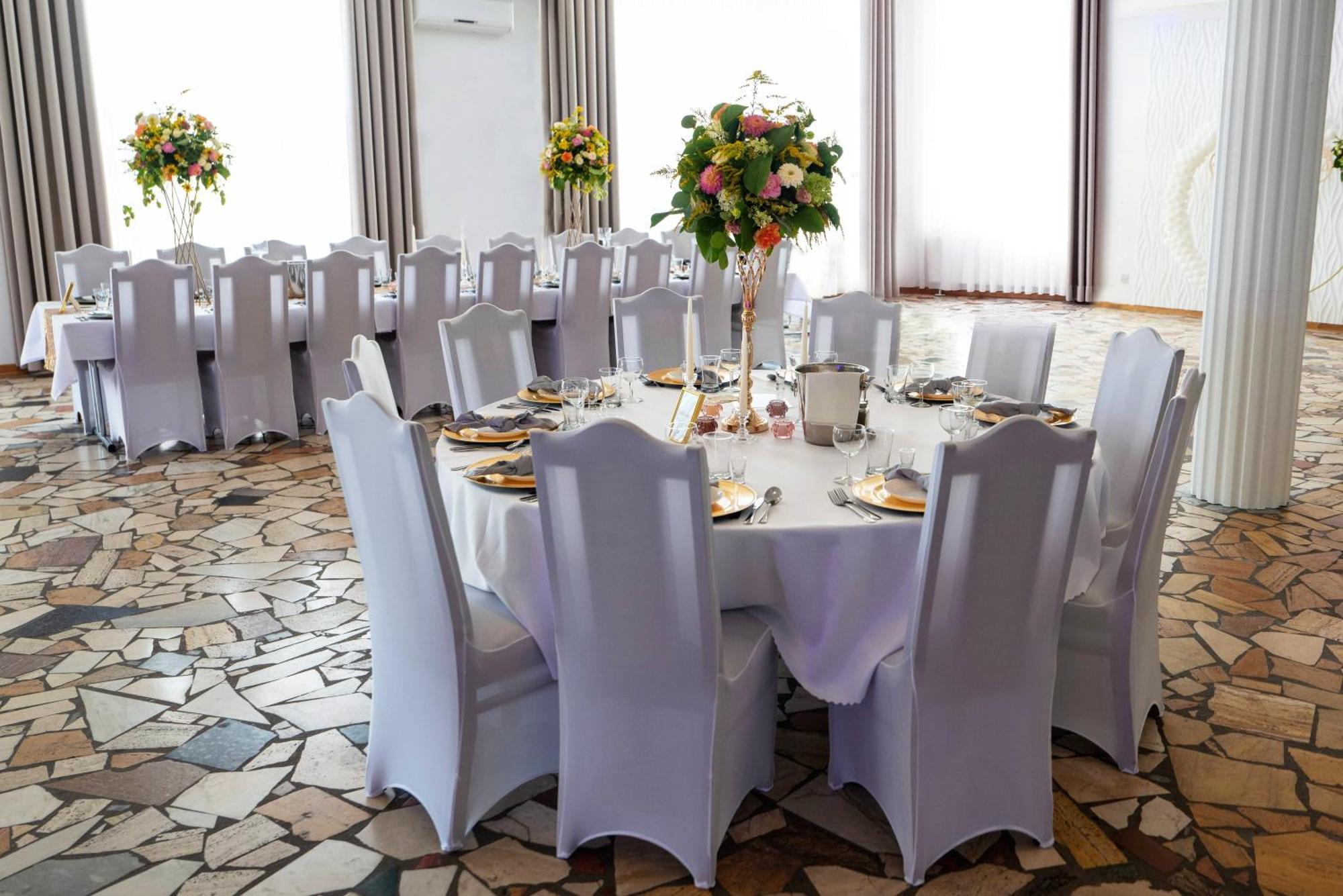 Hotel Tirest Гребишев Экстерьер фото