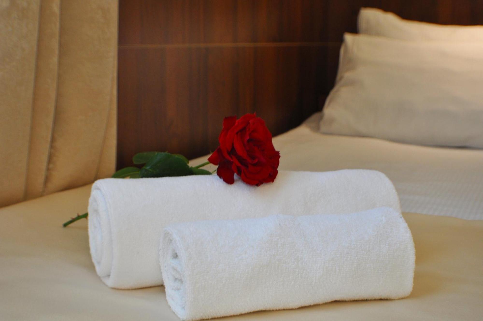 Hotel Tirest Гребишев Экстерьер фото